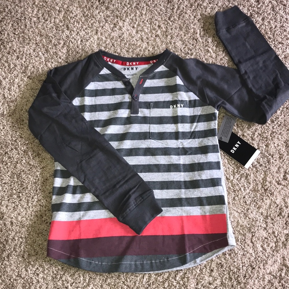 BNWT DKNY boys pocket t size 7